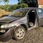 Elle détruit la voiture de son compagnon. Trompée mais jugée. 