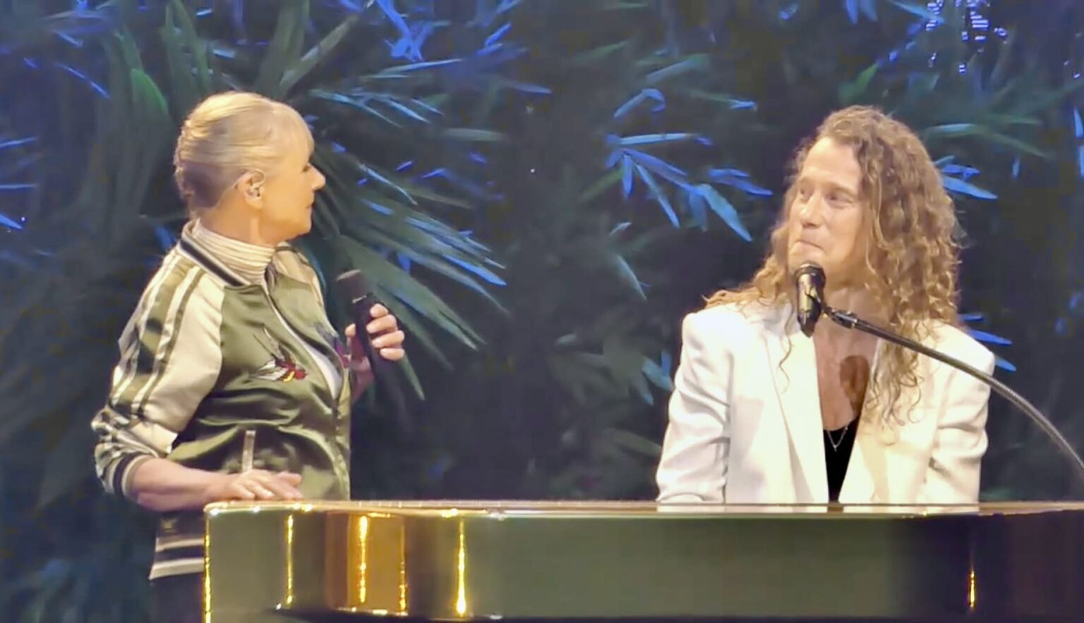 L’énorme surprise de Julien Doré, qui invite Dorothée sur scène en plein concert