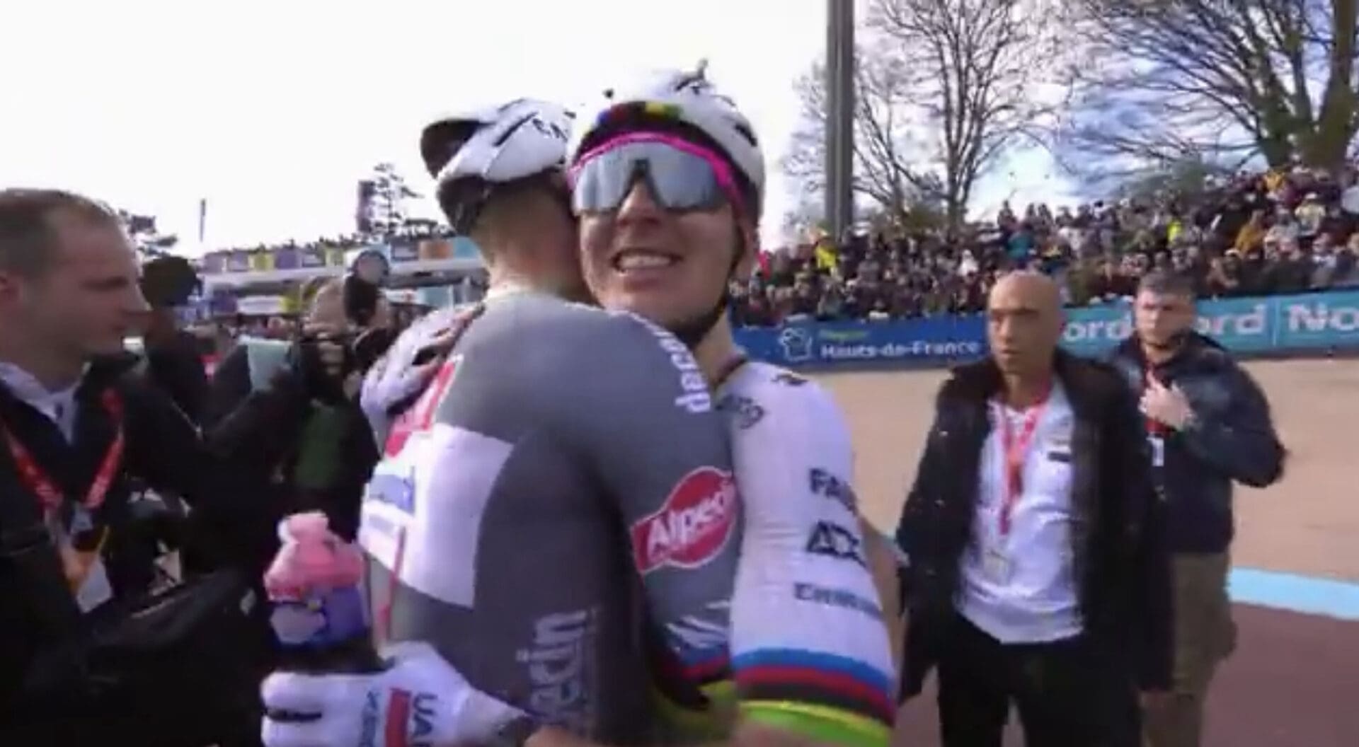 Paris-Roubaix: troisième victoire consécutive pour Mathieu van der Poel