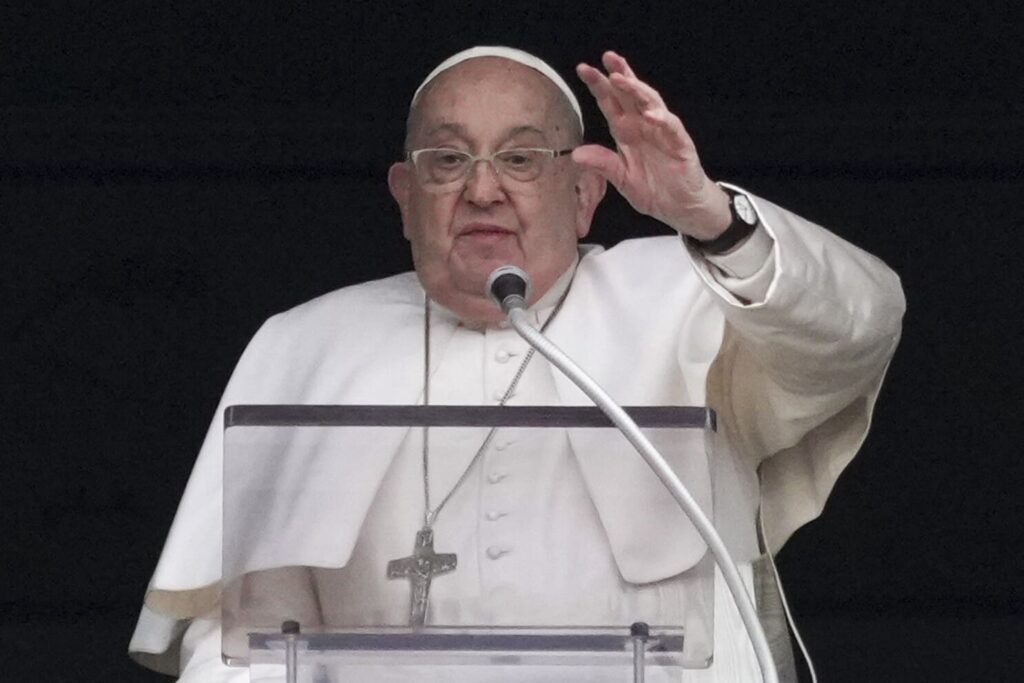 Le Vatican annonce que le Pape François est mort d’un AVC ​