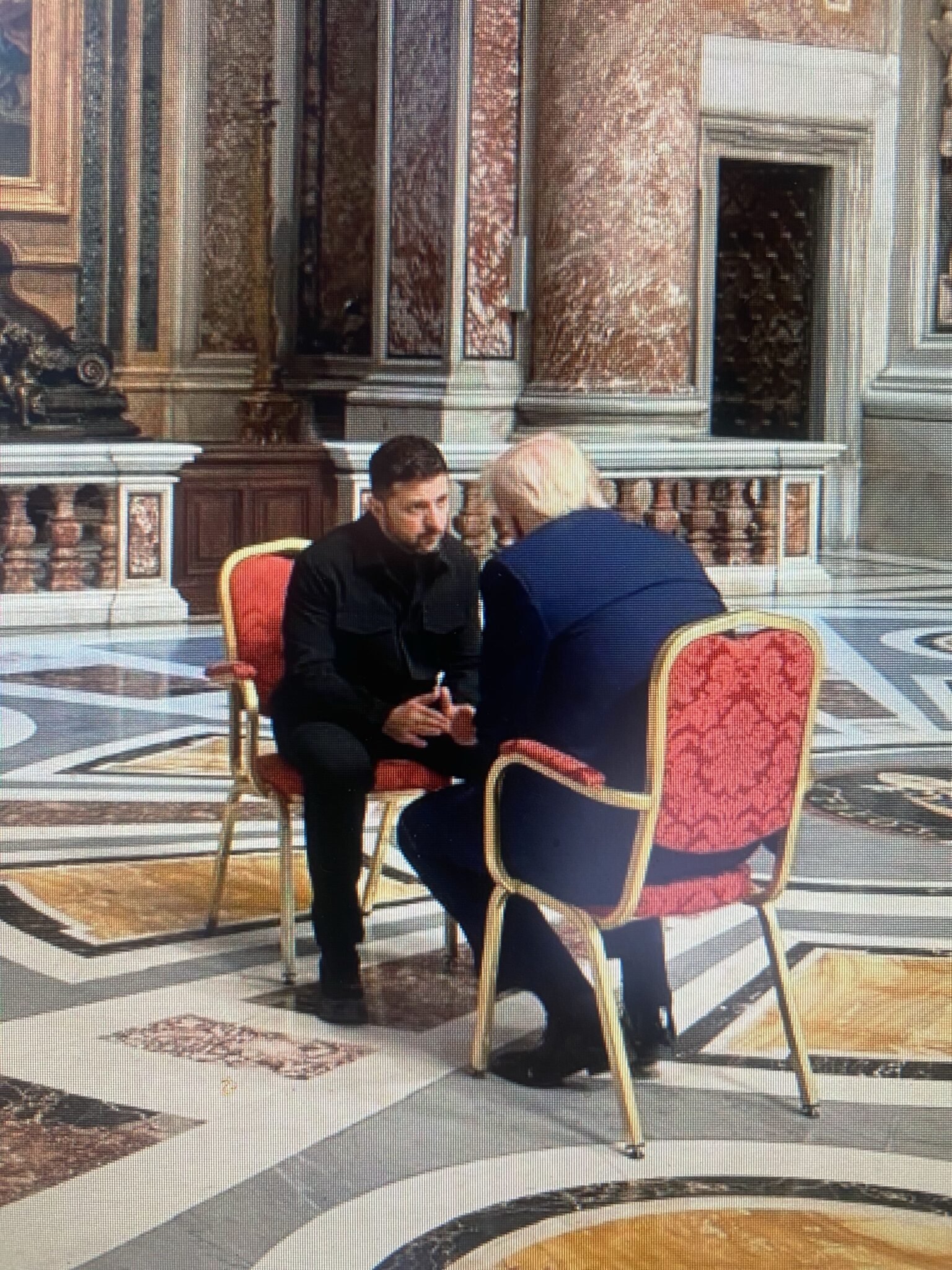 Zelensky Sur Son Entrevue Avec Trump À Rome : « Bonne Rencontre Qui Pourrait Devenir Historique ! Nous Espérons Une Paix Durable Et Fiable. »