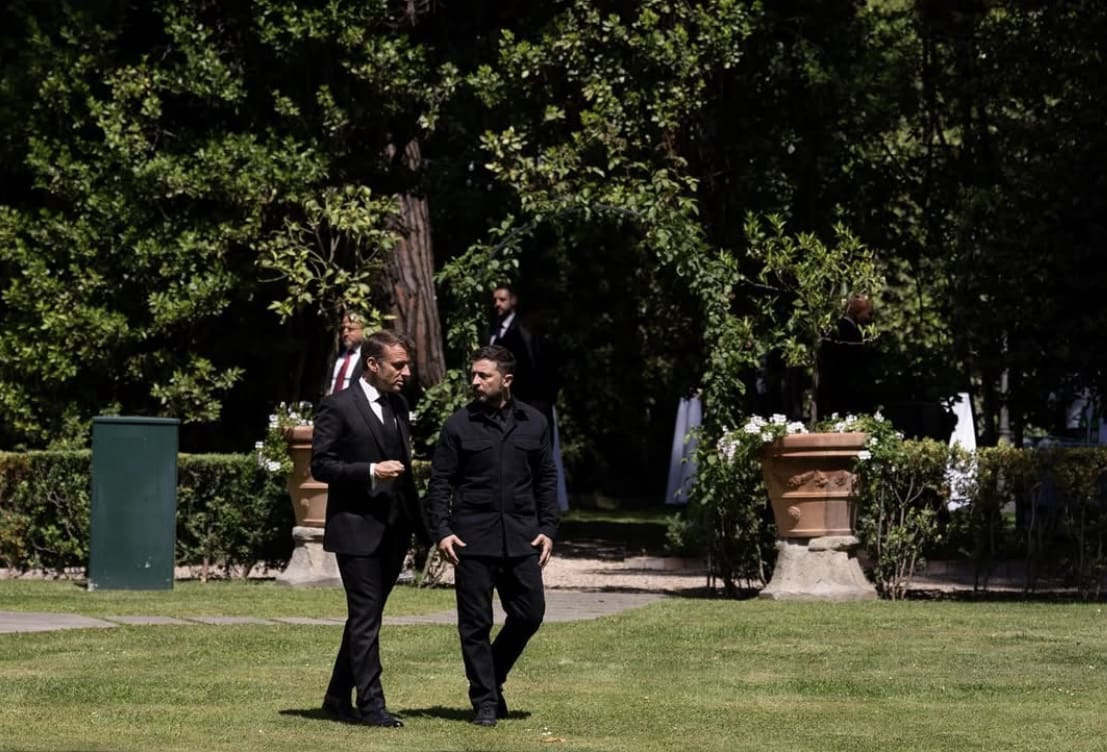 Macron a rencontré Zelensky à Rome: «Parvenir à une fin juste de la guerre en Ukraine, c'est l'objectif que nous partageons.»