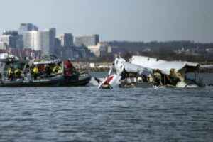 Collision aérienne près de Washington : une série de défaillances humaines à l’origine du drame qui a fait 67 morts en janvier