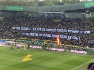 La banderole des Ultras nantais contre la LFP et le Qatar