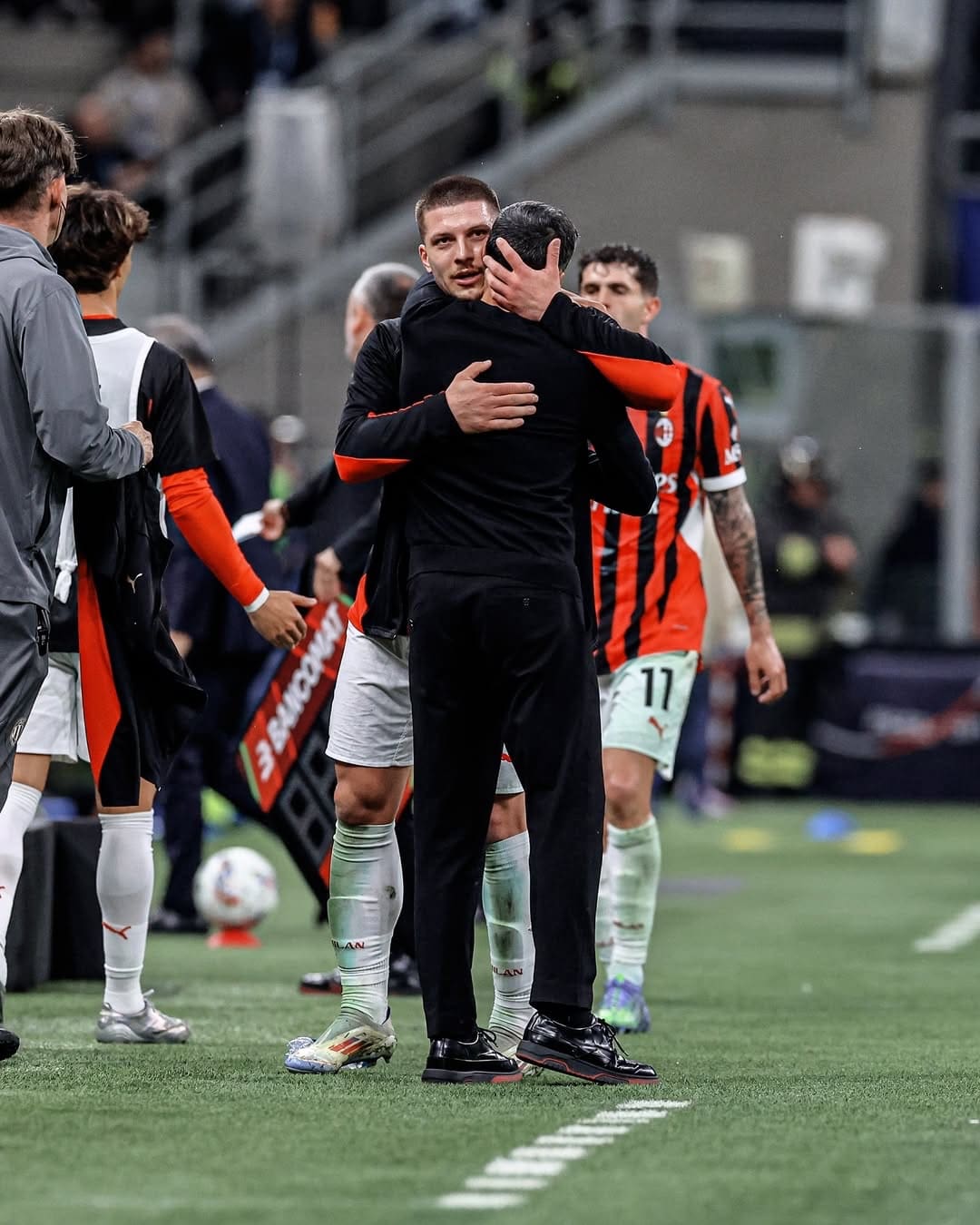 — Lautaro Maladroit, Pas Jovic