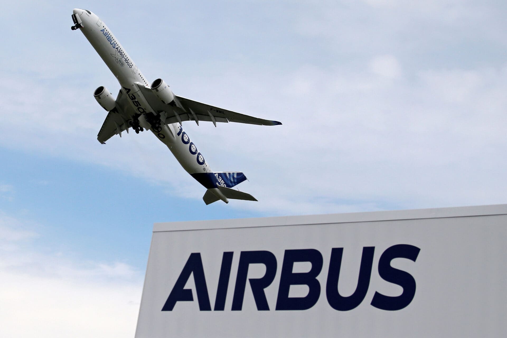 Airbus : les surtaxes américaines seront payées par les compagnies, tranche le PDG