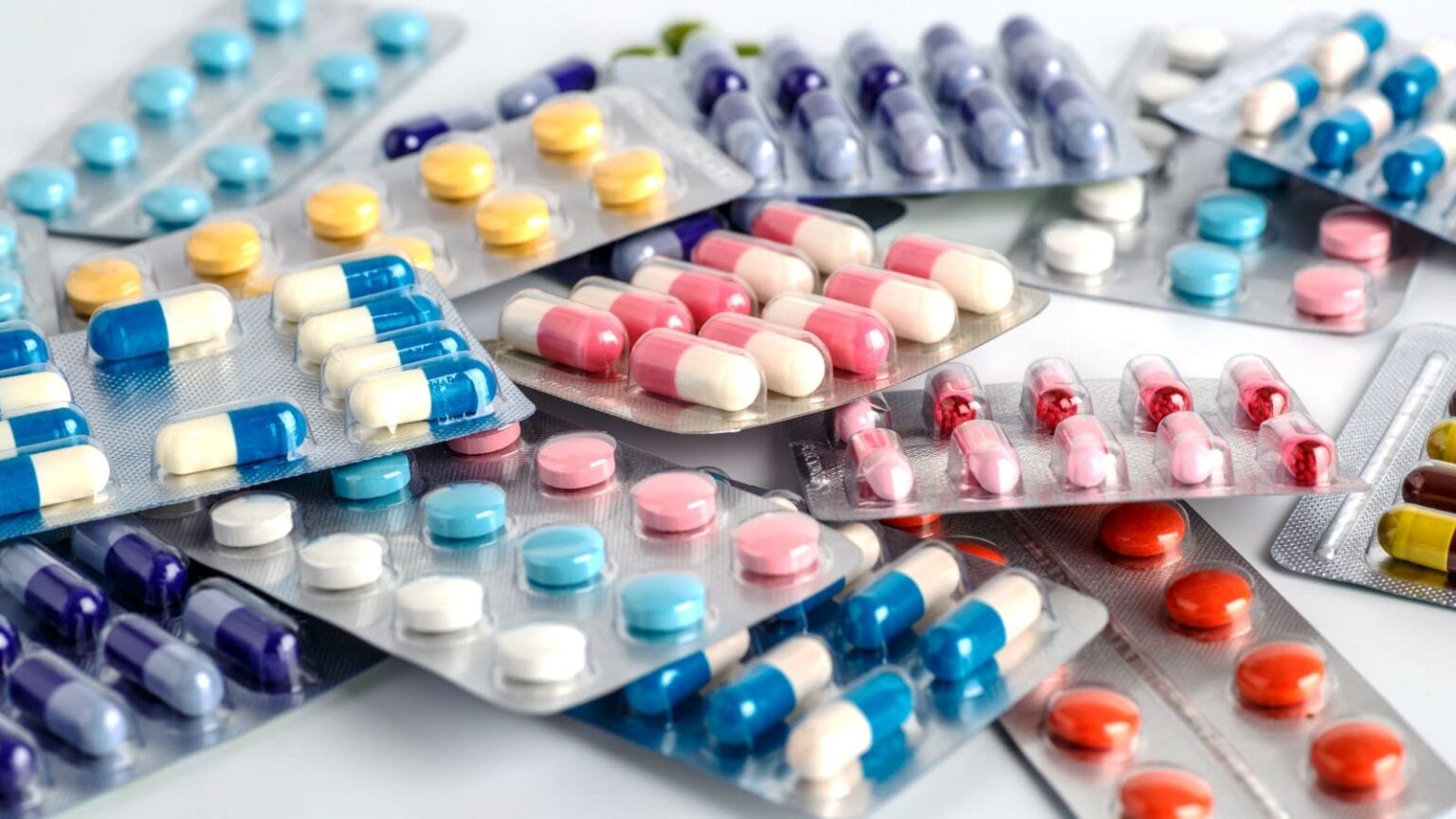 Antibiotiques : le compte à rebours d’une arme fatiguée