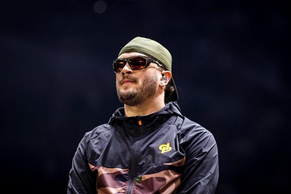 Stade de France : Jul rend un hommage bouleversant à Mathys, fan disparu