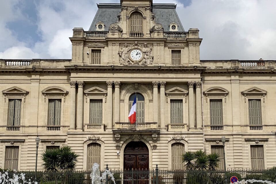 Une fonctionnaire de préfecture au cœur d’un trafic à 400 000 euros