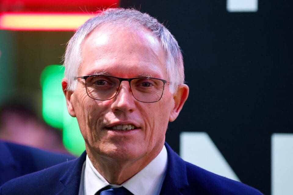 Stellantis : l’ex-patron quitte finalement la direction avec « seulement » 12 millions d’euros