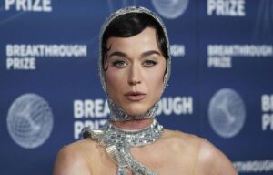 Katy Perry s’envolera dans l’espace lundi à bord d’une fusée de Blue Origin à l’équipage exclusivement féminin