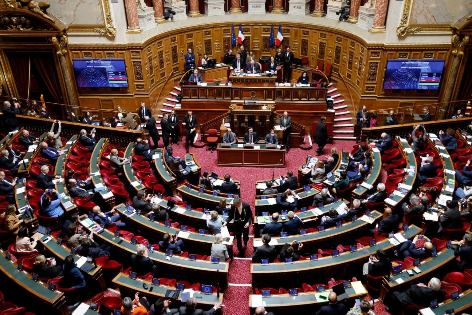 Taxe Zucman : la gauche veut taxer les riches à 2 % même s’ils n’ont pas de revenus