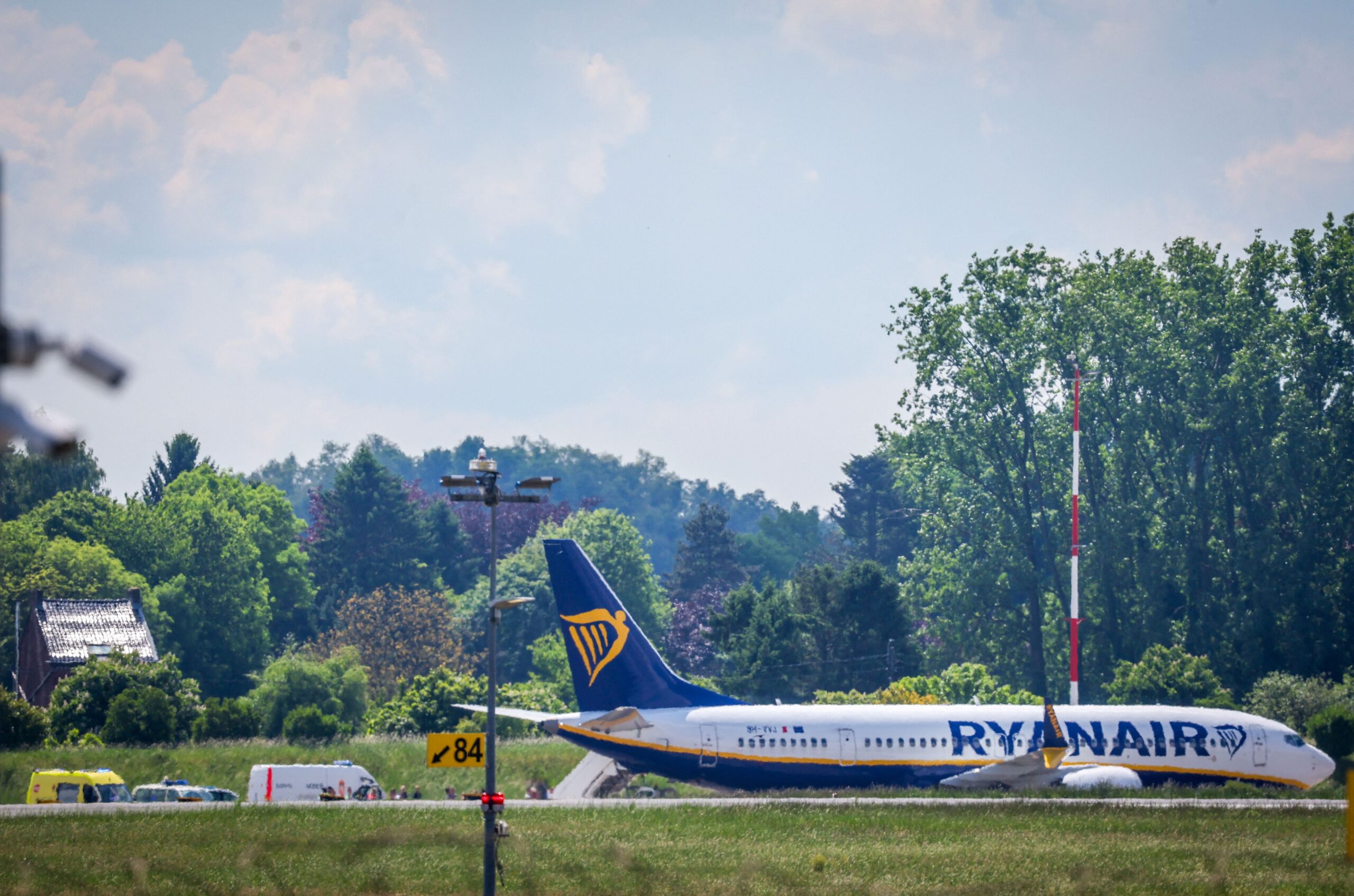 Alerte à la bombe sur un vol Ryanair à Charleroi : 166 passagers retenus à bord