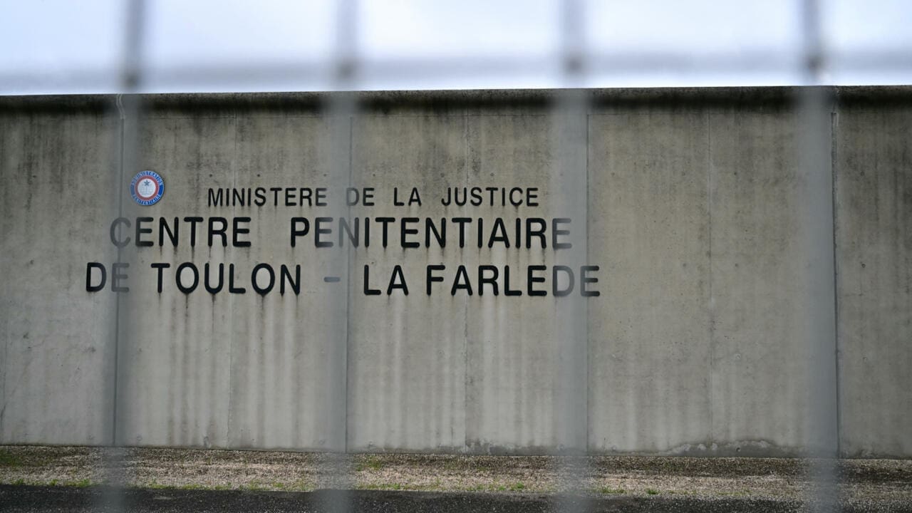 Attaques de prisons : 21 suspects face à la justice pour des faits relevant du grand banditisme