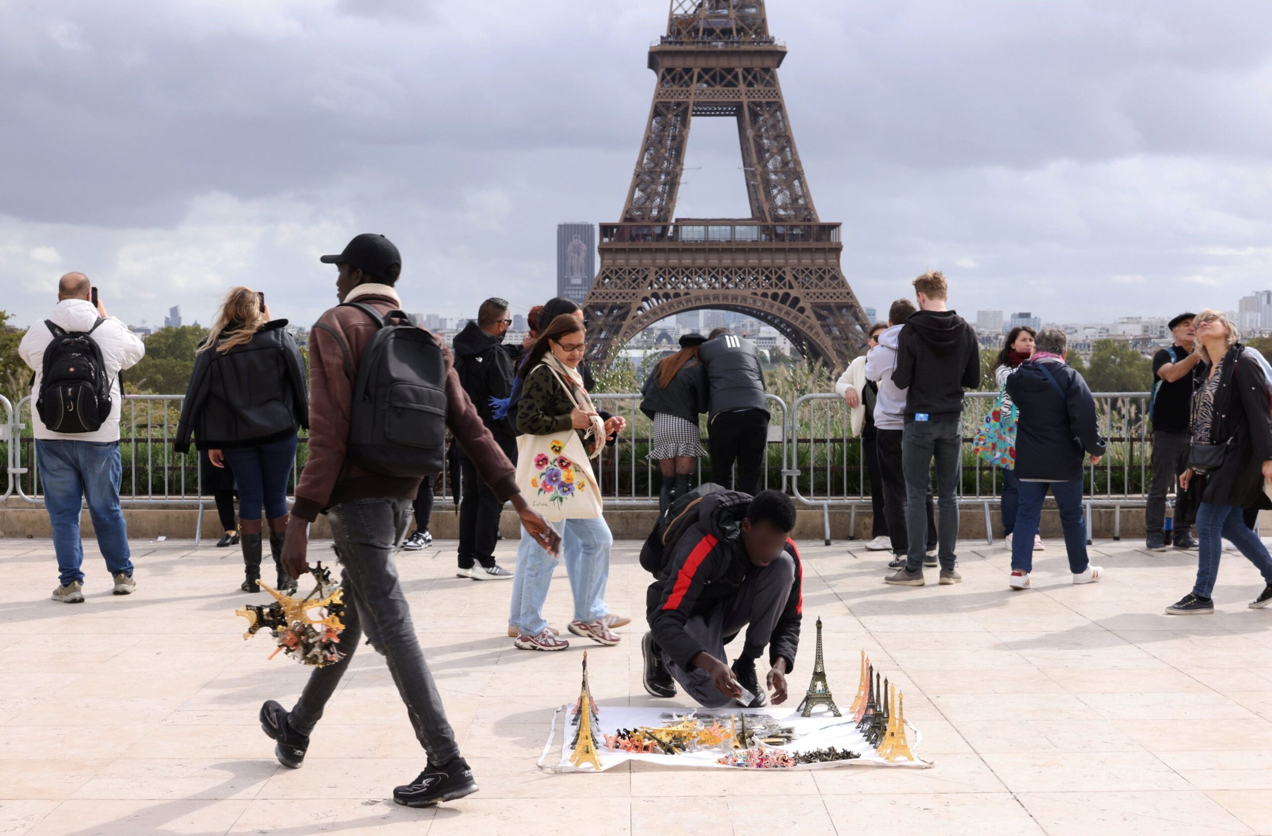 Paris : version coup de boule… à neige et Tour-Eiffel… contendante
