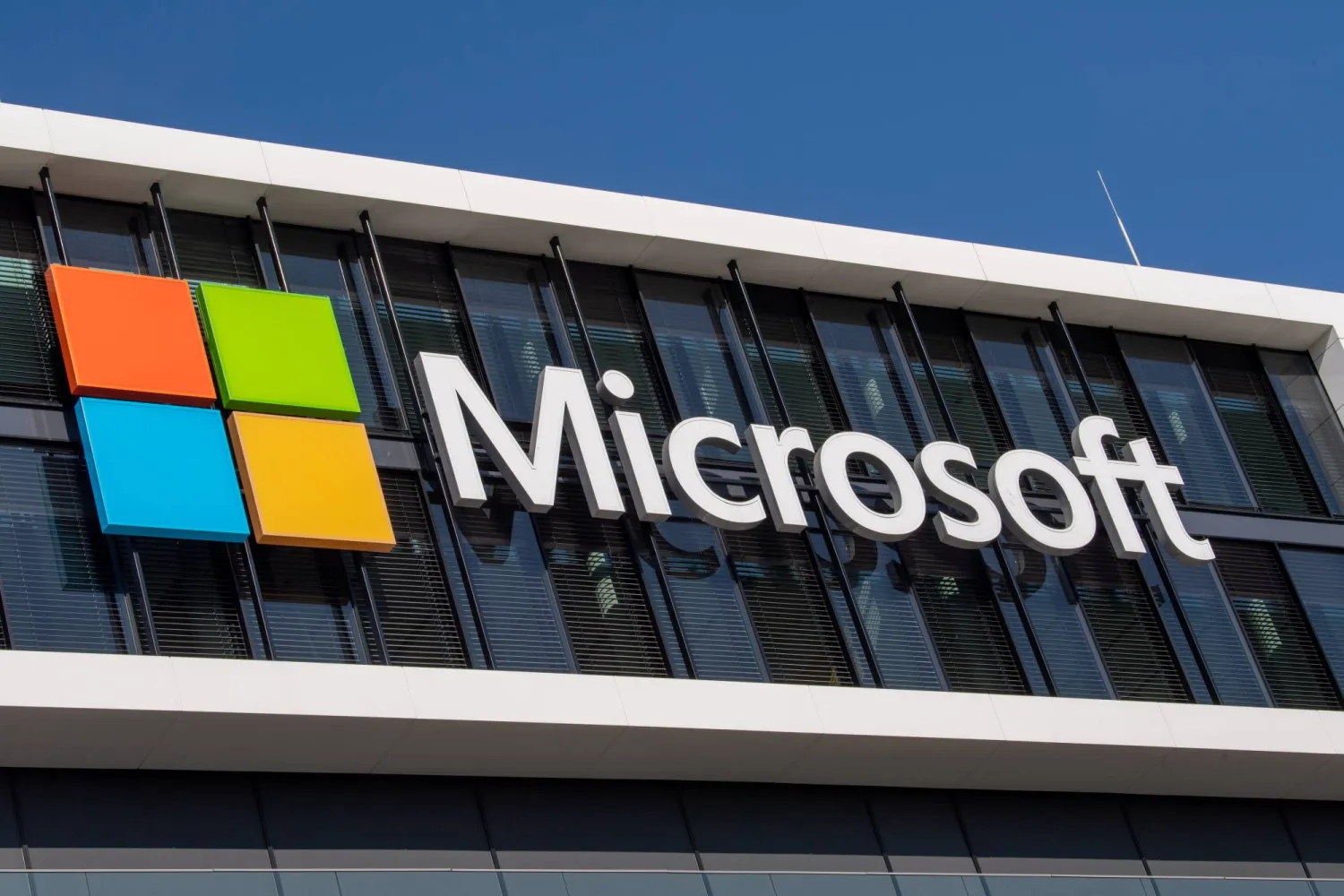 Microsoft s'engage à respecter les lois européennes face aux tensions commerciales croissantes