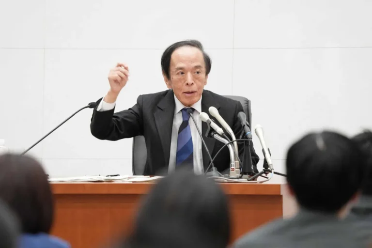 La Banque du Japon maintient ses taux et revoit à la baisse ses prévisions de croissance