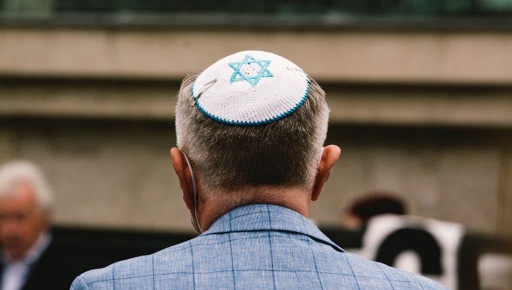 Antisémitisme à Anduze : un septuagénaire juif violemment agressé dans la rue