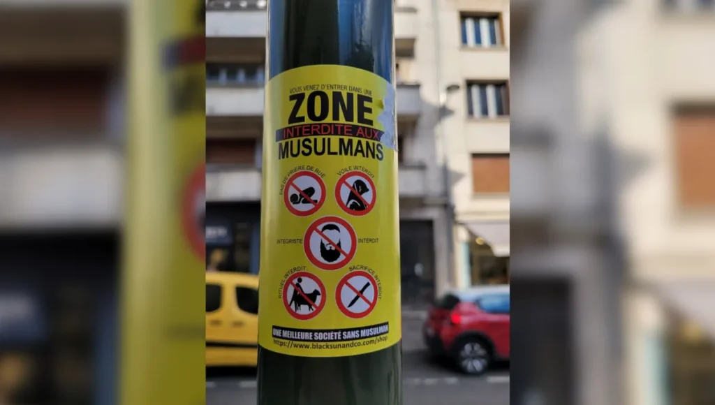 Orléans : un jeune néonazi de 19 ans poursuivi après la pose d'autocollants antimusulmans et néonazis