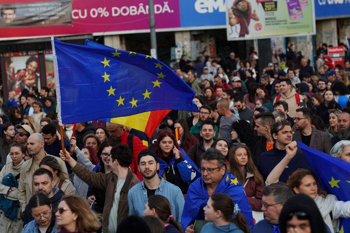 Roumanie : des milliers de manifestants pro-européens avant une présidentielle sous tension