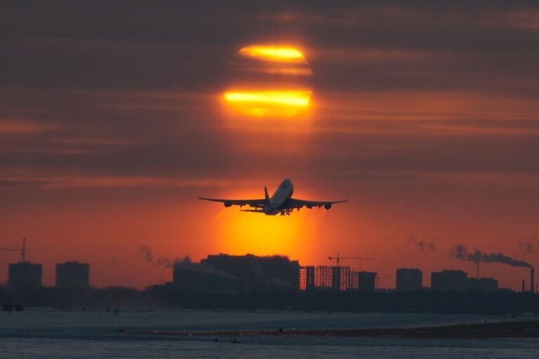 Vols en hausse, angoisses aussi : comment gérer la peur de l’avion qui gagne du terrain
