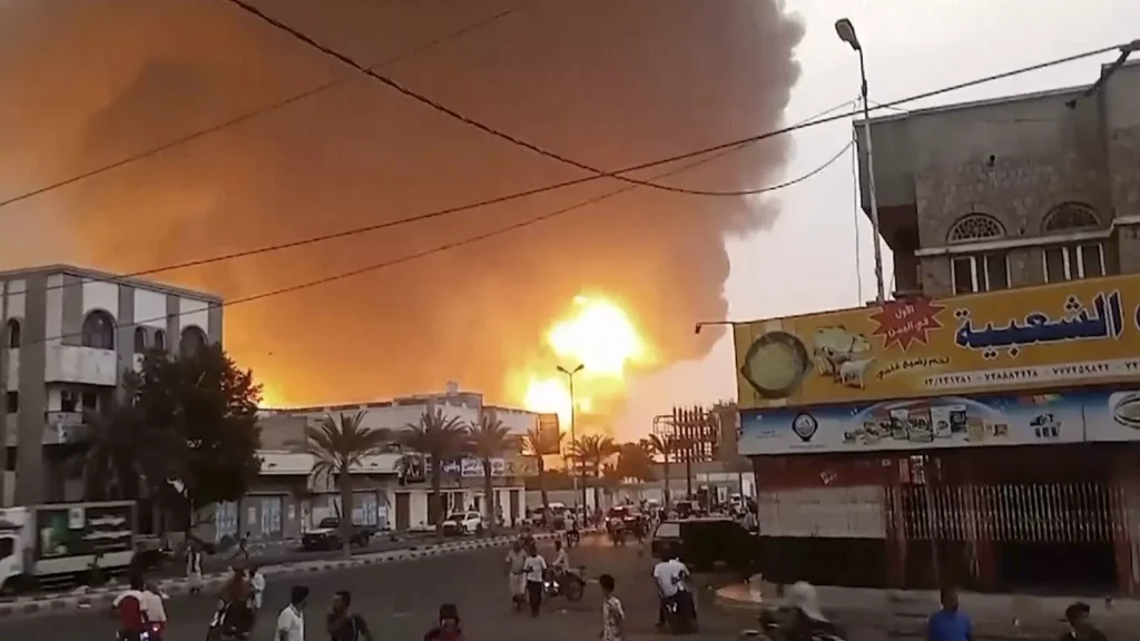Israël intensifie ses frappes sur Gaza et frappe des ports au Yémen pendant que Trump quitte la région
