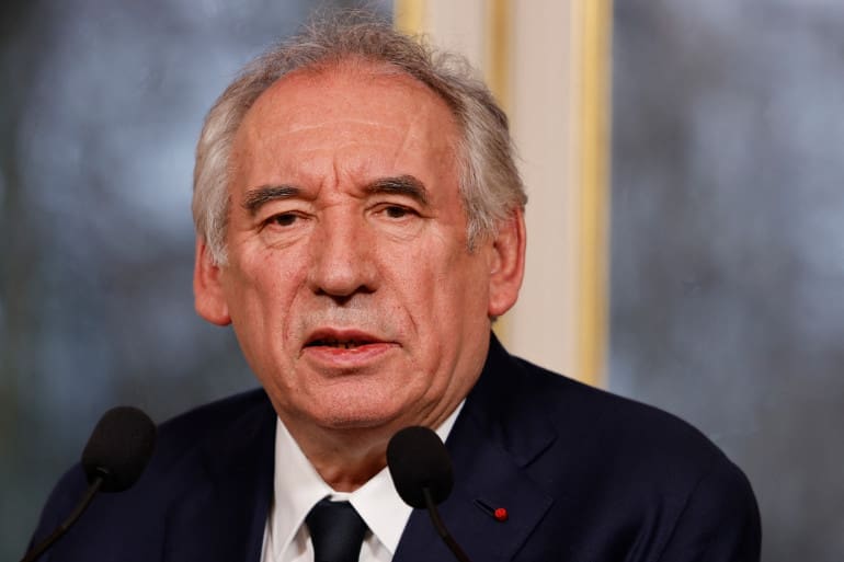Bayrou évoque un référendum inédit pour réduire la dette et engager une réforme globale de l'État