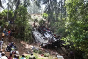 Drame au Sri Lanka : un autocar plonge dans un ravin, 21 morts et 35 blessés