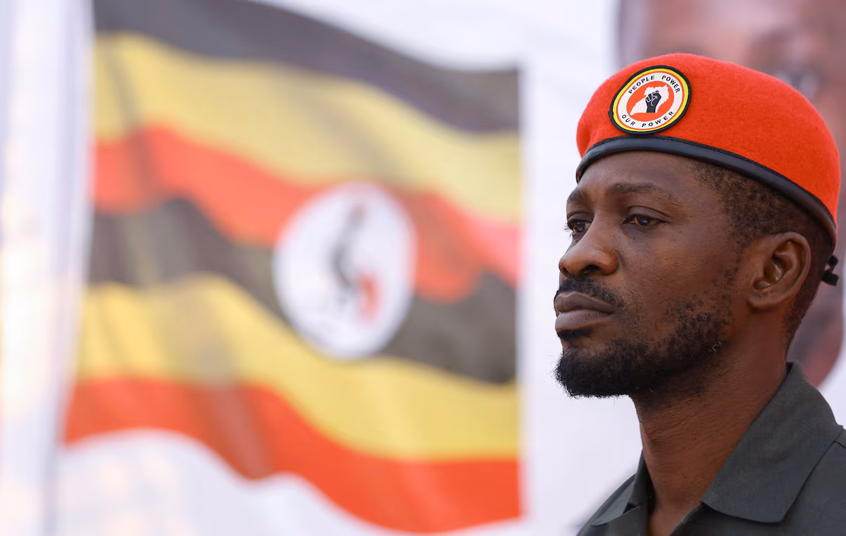 Bobi Wine annonce sa candidature à la présidentielle en Ouganda et fustige l’inaction de l’Occident face aux violations des droits humains