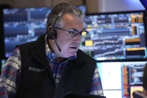 Wall Street hésite alors que la Chine stimule son économie avant des négociations commerciales clés avec les États-Unis