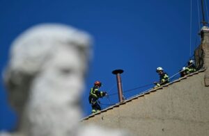 Vatican : la cheminée du conclave est installée, la fumée peut arriver