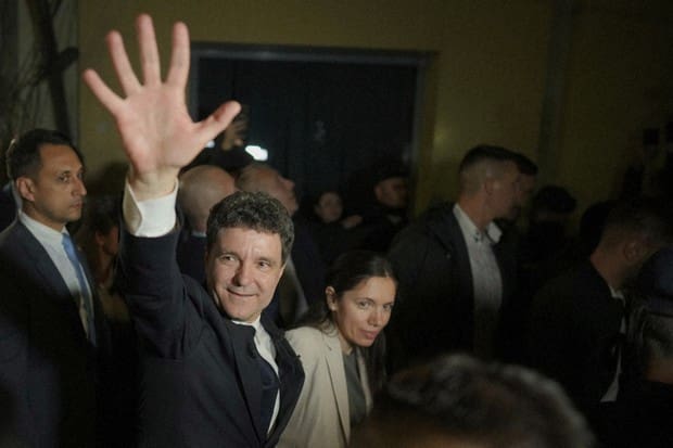 Roumanie : le centriste pro-européen Nicușor Dan remporte la présidentielle face au candidat d’extrême droite George Simion