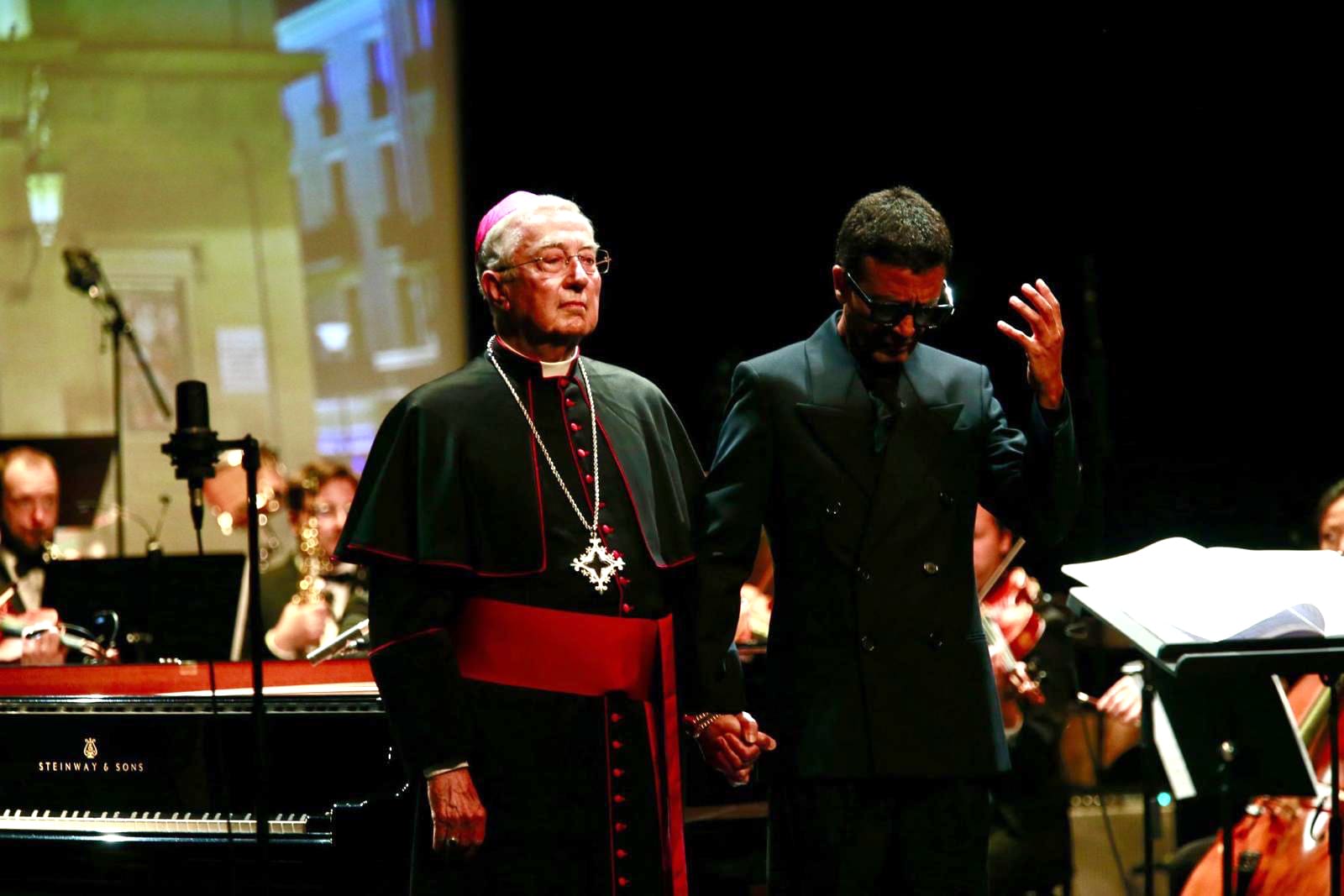 La Musique Comme Manifeste Omar Harfouch Avec Monseigneur Jean-Louis Bruguès, Évêque Émérite D’angers Et Ancien Bibliothécaire Du Vatican, Apprenant En Plein Concert L'élection Du Nouveau Pape