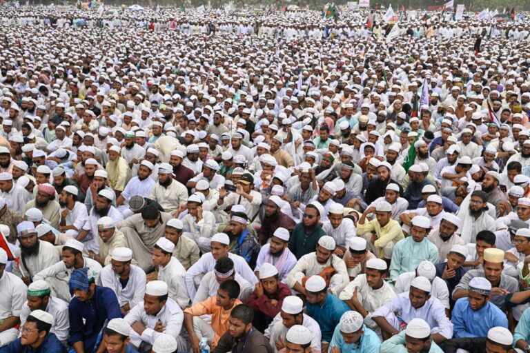 Bangladesh : des milliers d’islamistes manifestent contre les réformes sur les droits des femmes
