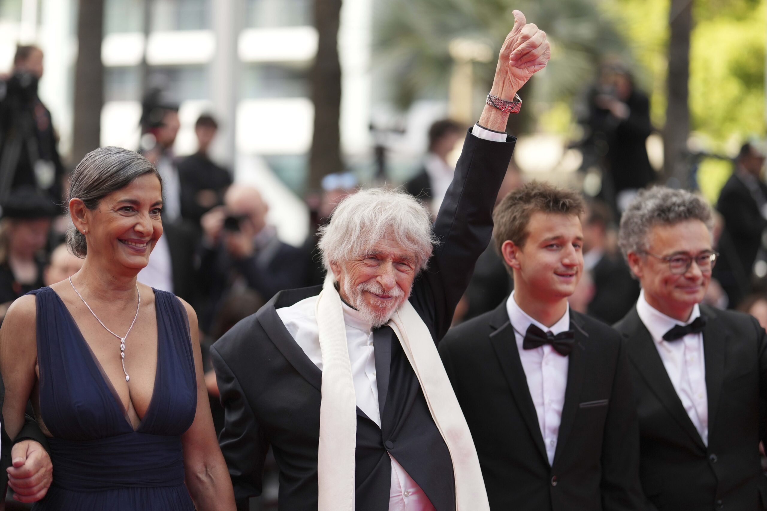 Cannes 2025 : Pierre Richard ovationné pour son retour à la réalisation avec « L’Homme qui a vu l’ours »