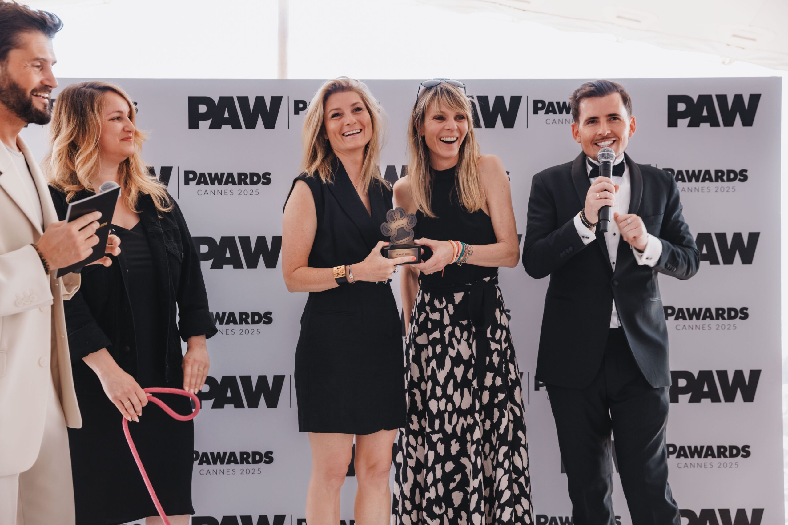 Cannes : Sandrine Arcizet et Élodie Ageron reçoivent un Prix d'Honneur pour leurs 20 ans d’engagement auprès des animaux