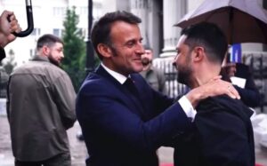 VIDÉO - Les coulisses incroyables du voyage de Macron en Ukraine : "En cas de violation du cessez-le-feu, des sanctions massives seraient coordonnées entre Européens et Américans."