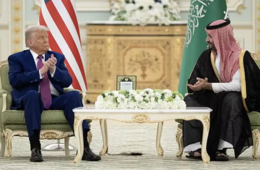 VIDÉO - Trump accueilli en grande pompe au palais royal saoudien