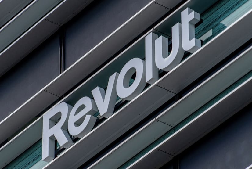 Revolut installe son siège ouest-européen à Paris et promet un milliard d’euros d’investissements
