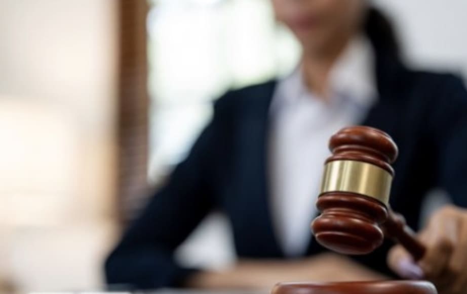 Des examens "minutieux", ou des violences sexuelles ?