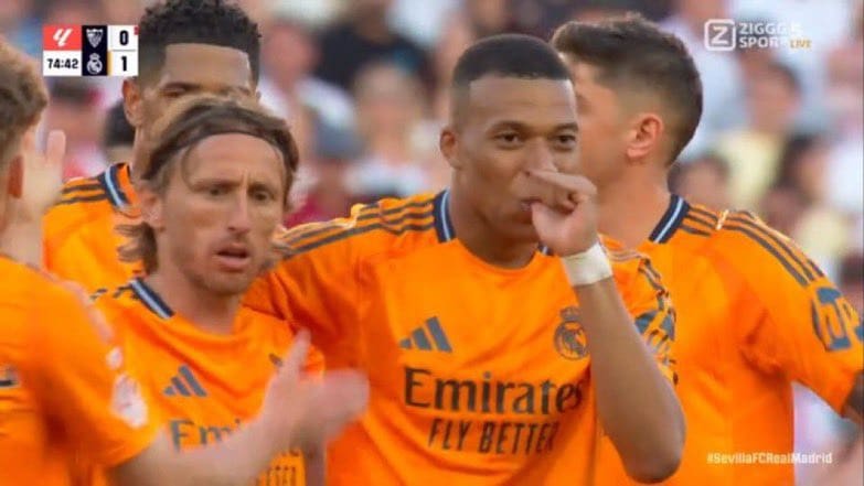 Mbappé buteur, une célébration clin d'œil à un membre du staff