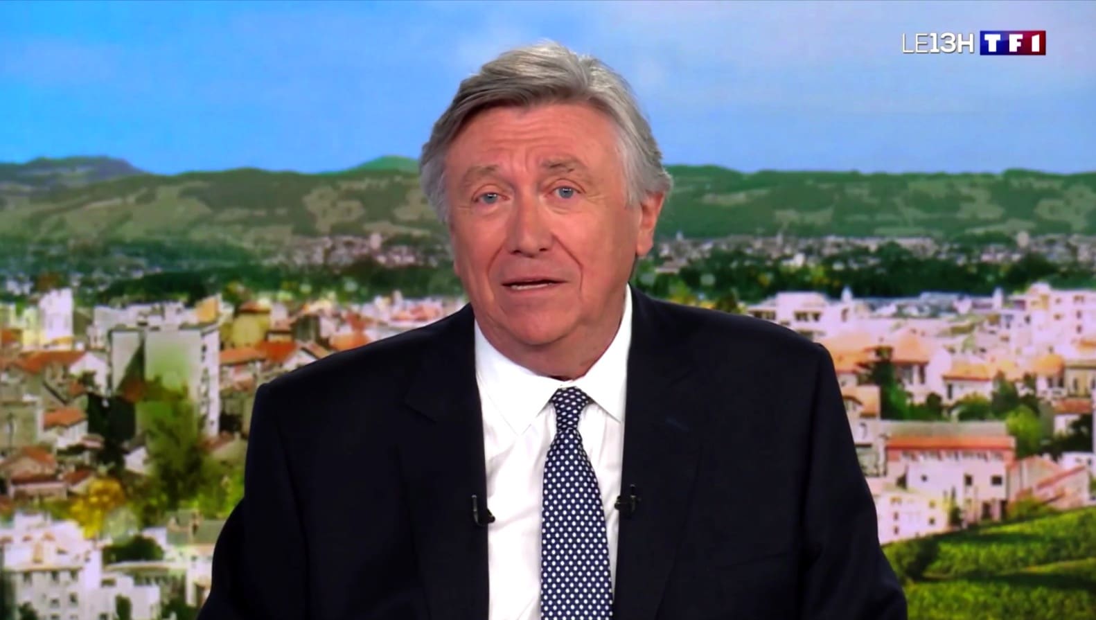 VIDÉO - Les adieux de Jacques Legros, en larmes pour son dernier JT sur TF1: "Merci à vous pour votre fidélité et votre complicité"