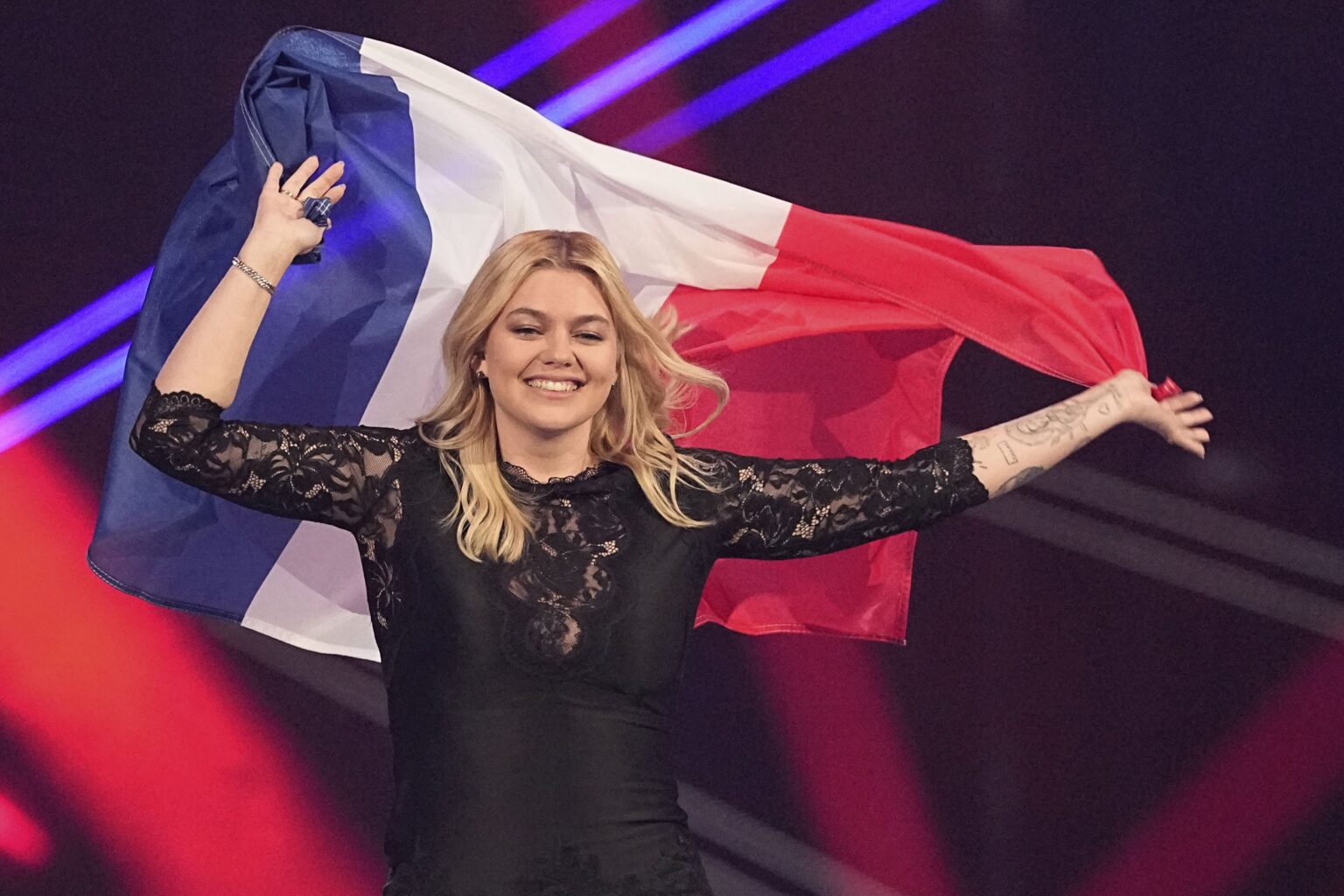 VIDÉO - Eurovision 2025 : découvrez à quoi ressemblera la performance de Louane ce soir lors de la grande finale