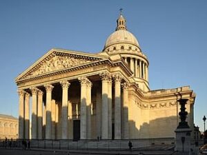 Une jeune femme chute mortellement du toit du Panthéon à Paris