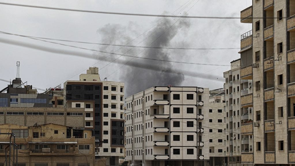 L'ONU condamne une vague intense de frappes israéliennes en Syrie, alors que Tsahal intervient au sol