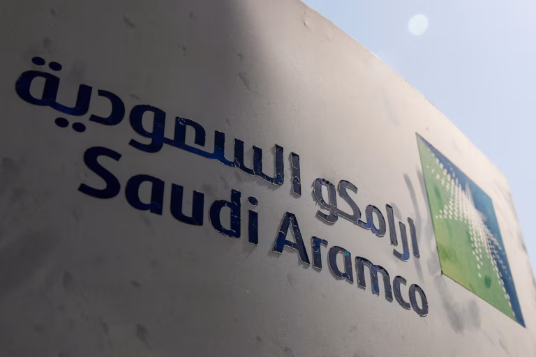 Saudi Aramco envisage de vendre des actifs pour financer son expansion internationale face à la chute des prix du pétrole