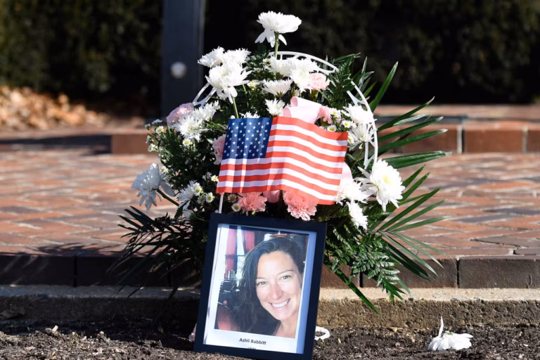 Le gouvernement Trump conclut un accord de principe pour régler la plainte liée à la mort d’Ashli Babbitt