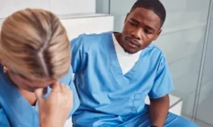 Soignants à bout : quand le corps médical organise sa propre résilience