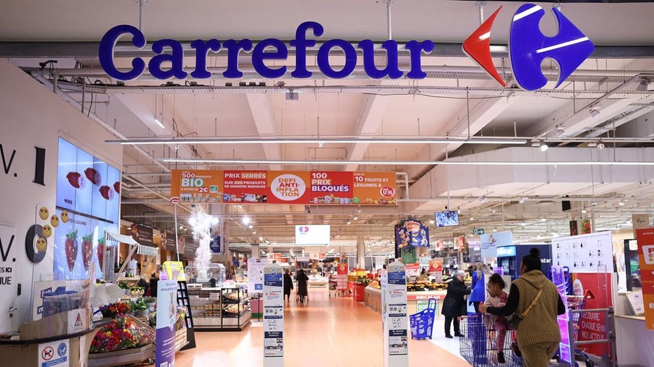 Carrefour : les 3,4 millions d’euros d’Alexandre Bompard passent de justesse
