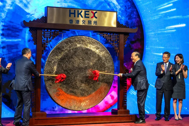 CATL lève 4,6 milliards de dollars à Hong Kong : les actions s’envolent dès le premier jour